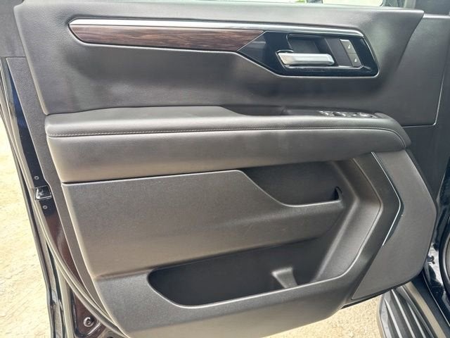 2025 Chevrolet Suburban LS