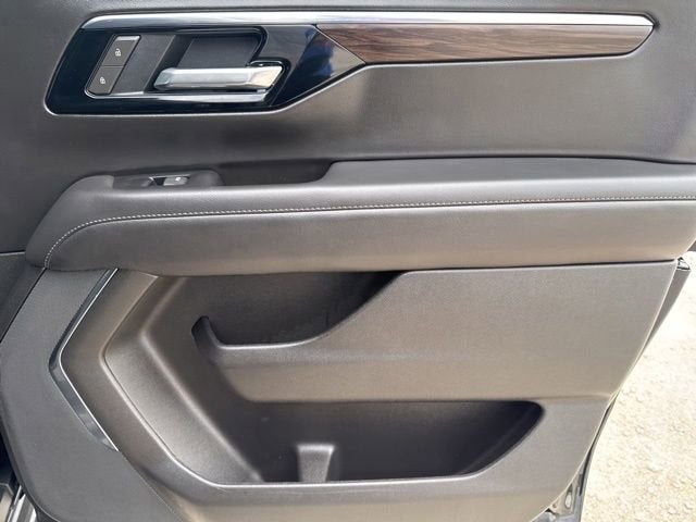 2025 Chevrolet Suburban LS