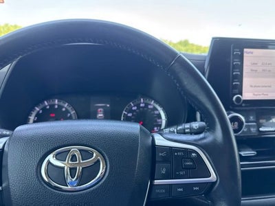 2022 Toyota Highlander LE