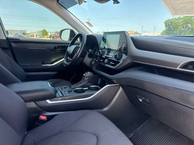 2022 Toyota Highlander LE