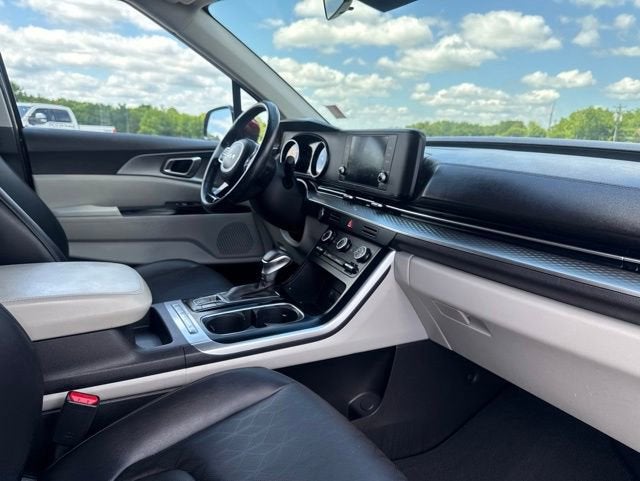 2023 Kia Carnival LX