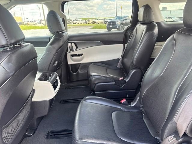 2023 Kia Carnival LX
