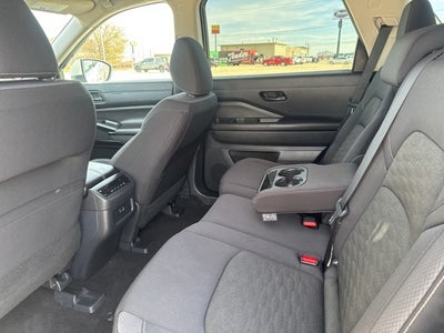 2024 Nissan Pathfinder SV