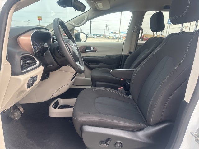 2024 Chrysler Voyager LX